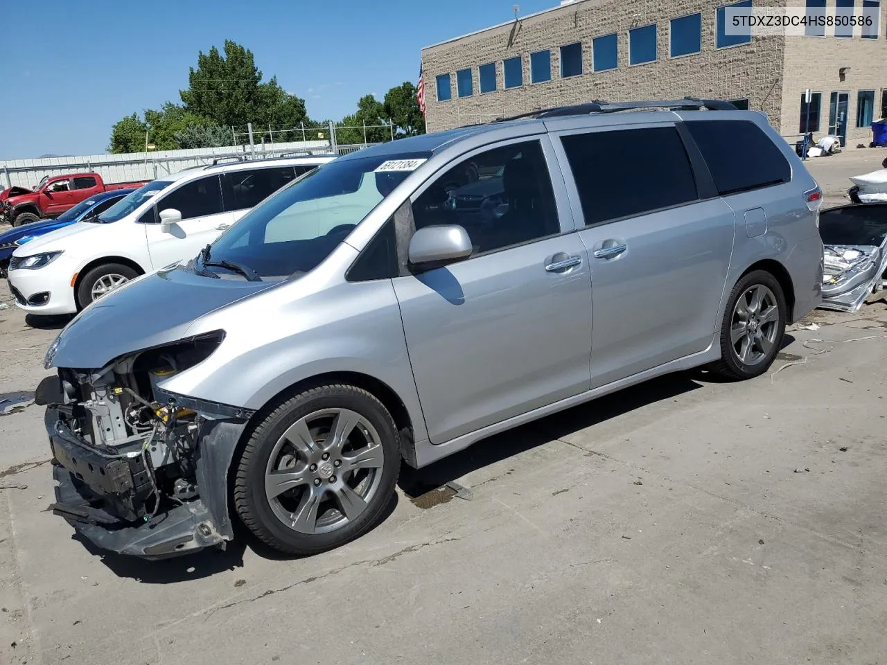 2017 Toyota Sienna Se VIN: 5TDXZ3DC4HS850586 Lot: 69121384