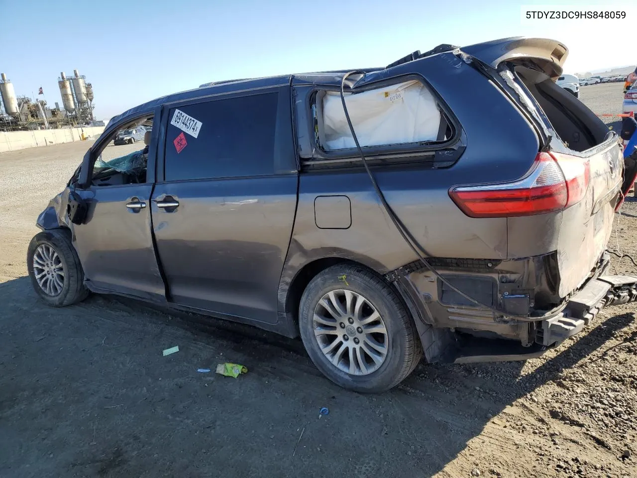 2017 Toyota Sienna Xle VIN: 5TDYZ3DC9HS848059 Lot: 69144374