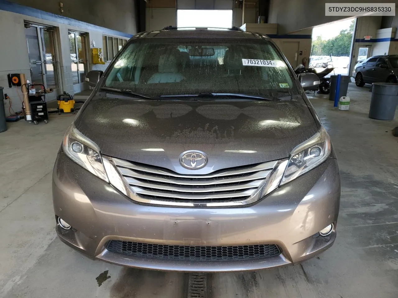 5TDYZ3DC9HS835330 2017 Toyota Sienna Xle