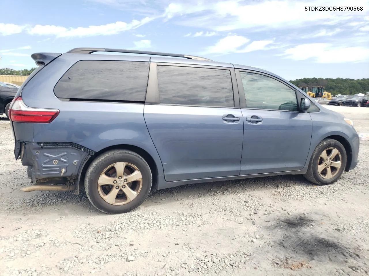 2017 Toyota Sienna Le VIN: 5TDKZ3DC5HS790568 Lot: 70457444