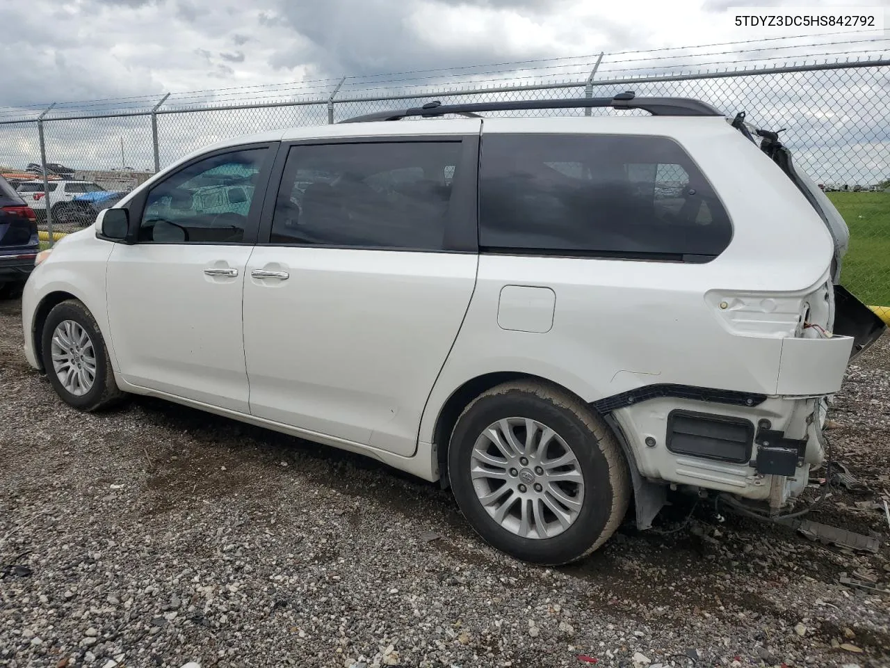 2017 Toyota Sienna Xle VIN: 5TDYZ3DC5HS842792 Lot: 70691924