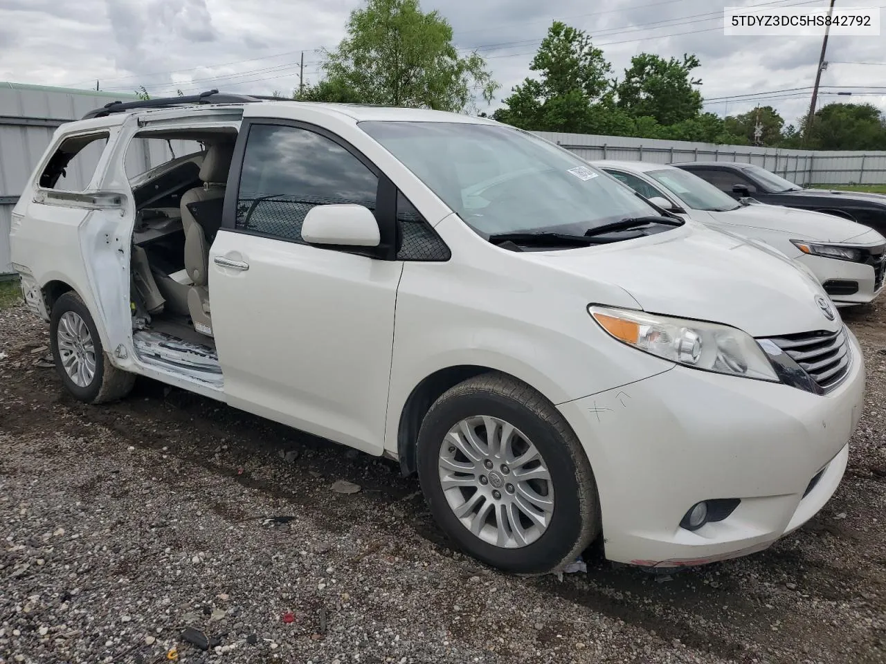 2017 Toyota Sienna Xle VIN: 5TDYZ3DC5HS842792 Lot: 70691924