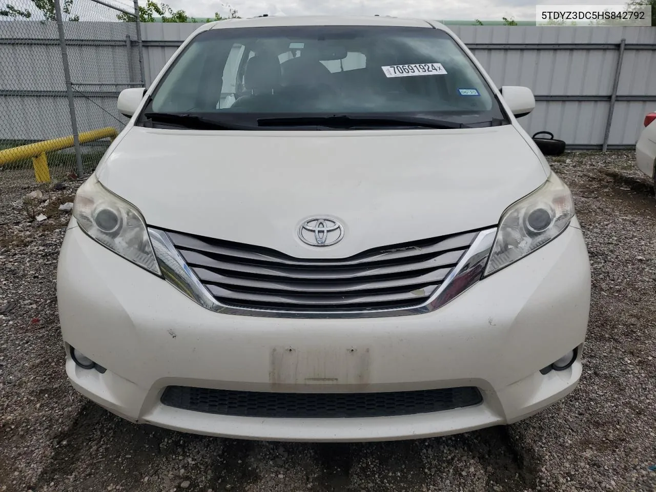 2017 Toyota Sienna Xle VIN: 5TDYZ3DC5HS842792 Lot: 70691924