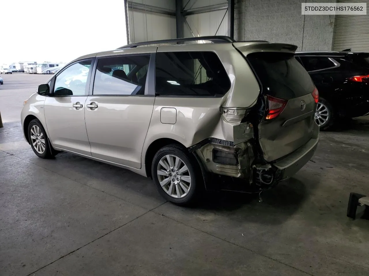 5TDDZ3DC1HS176562 2017 Toyota Sienna Xle