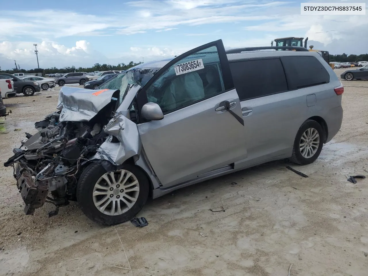 2017 Toyota Sienna Xle VIN: 5TDYZ3DC7HS837545 Lot: 73083654