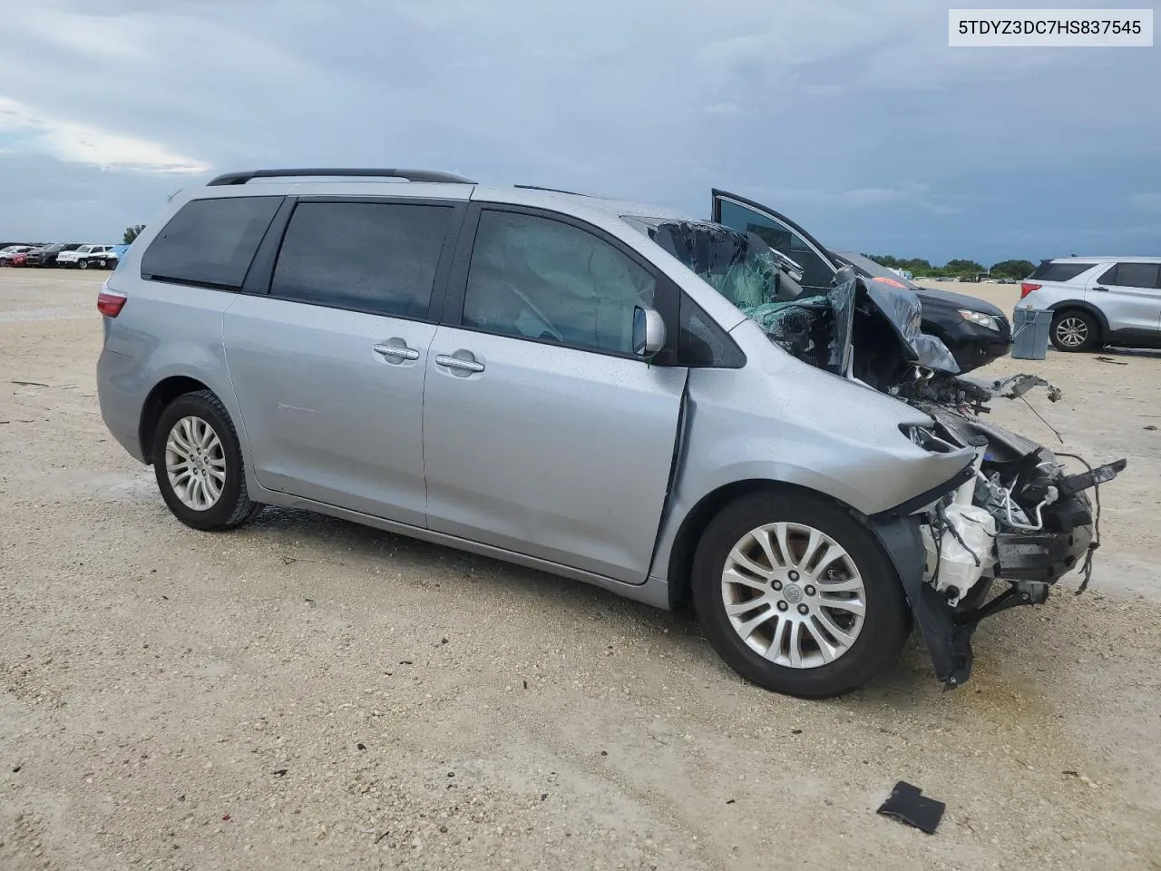 2017 Toyota Sienna Xle VIN: 5TDYZ3DC7HS837545 Lot: 73083654