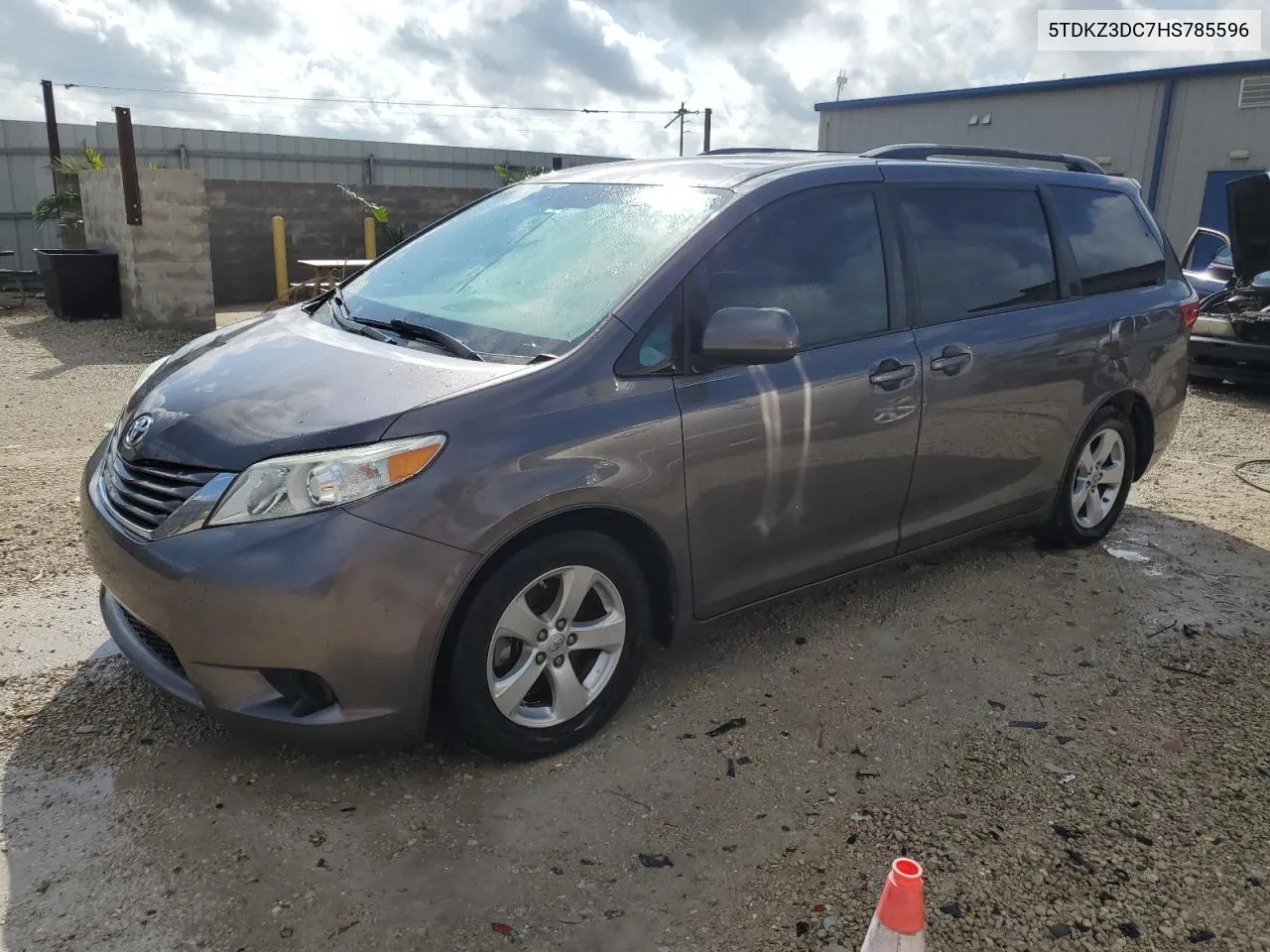 5TDKZ3DC7HS785596 2017 Toyota Sienna Le