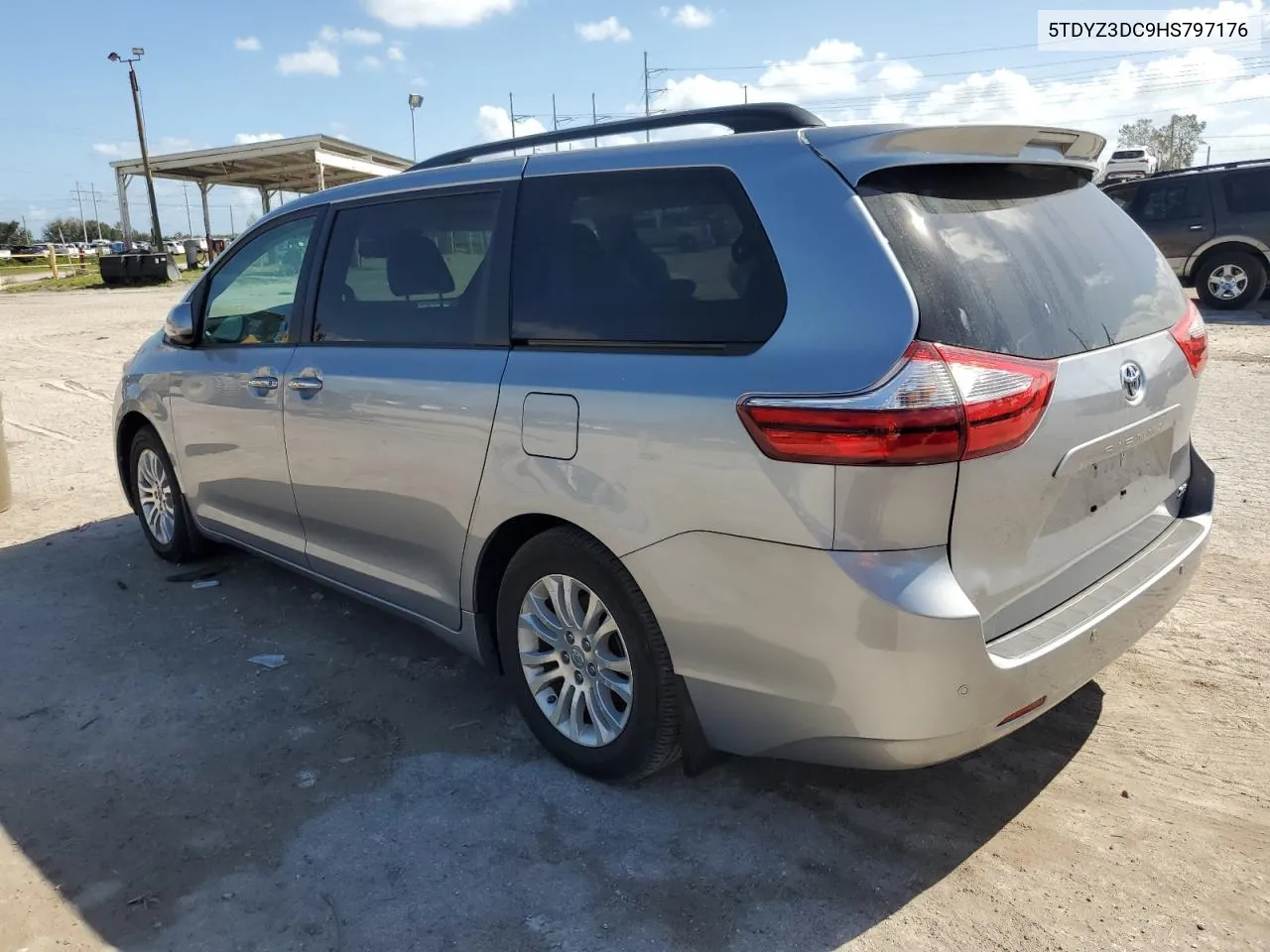 5TDYZ3DC9HS797176 2017 Toyota Sienna Xle