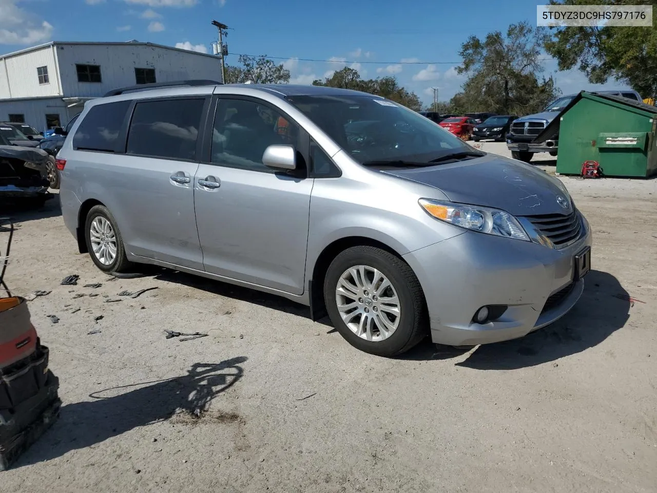 5TDYZ3DC9HS797176 2017 Toyota Sienna Xle