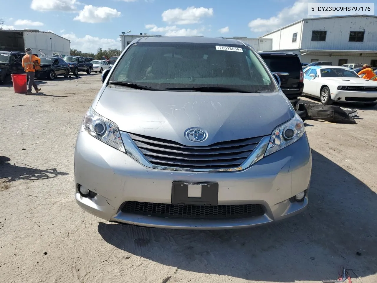 5TDYZ3DC9HS797176 2017 Toyota Sienna Xle