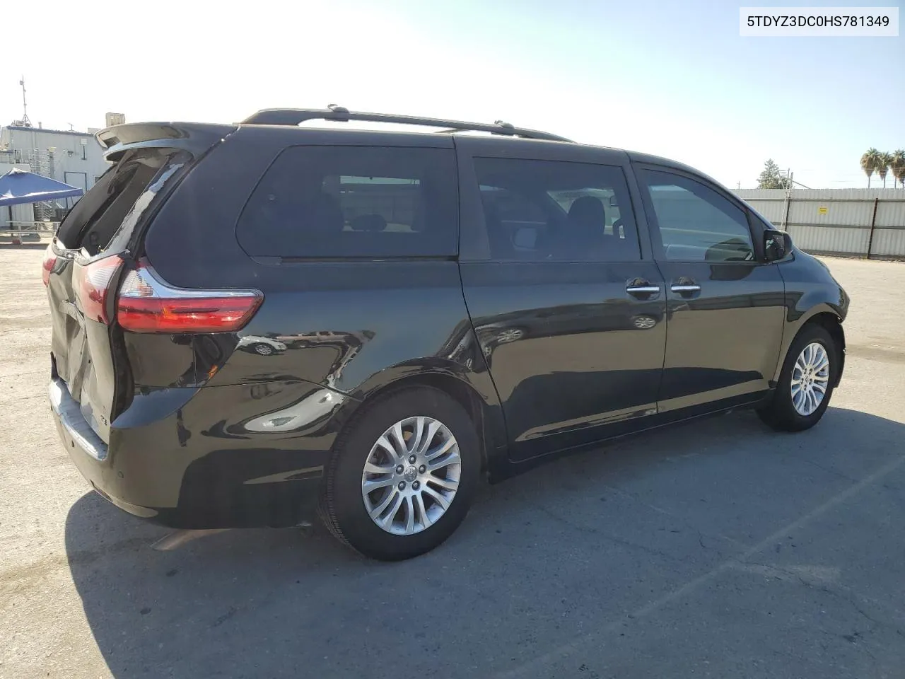 2017 Toyota Sienna Xle VIN: 5TDYZ3DC0HS781349 Lot: 77602304