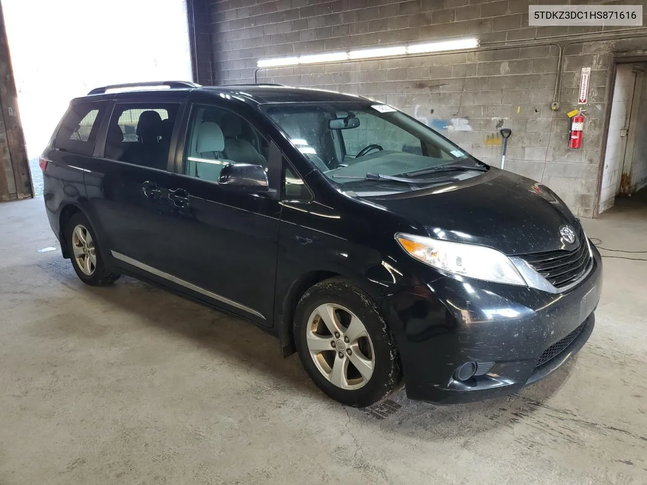 2017 Toyota Sienna Le VIN: 5TDKZ3DC1HS871616 Lot: 78462914