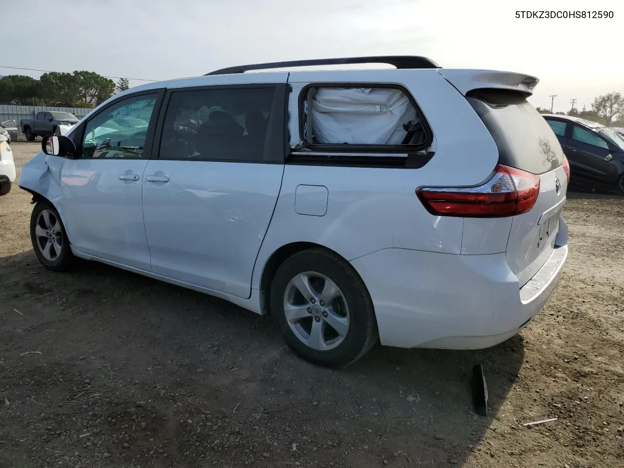 2017 Toyota Sienna Le VIN: 5TDKZ3DC0HS812590 Lot: 79274364