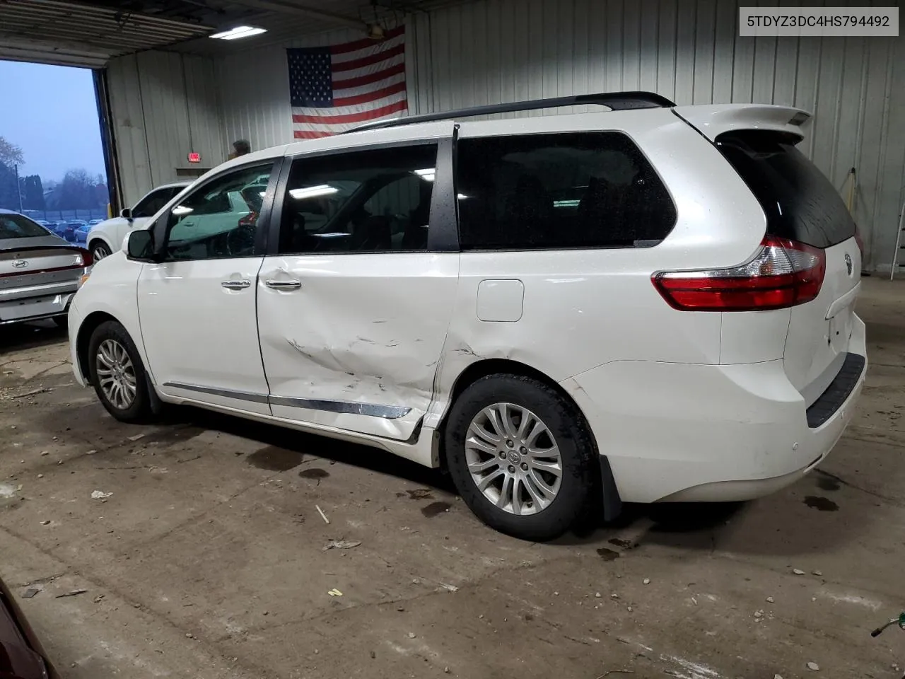 2017 Toyota Sienna Xle VIN: 5TDYZ3DC4HS794492 Lot: 81320214