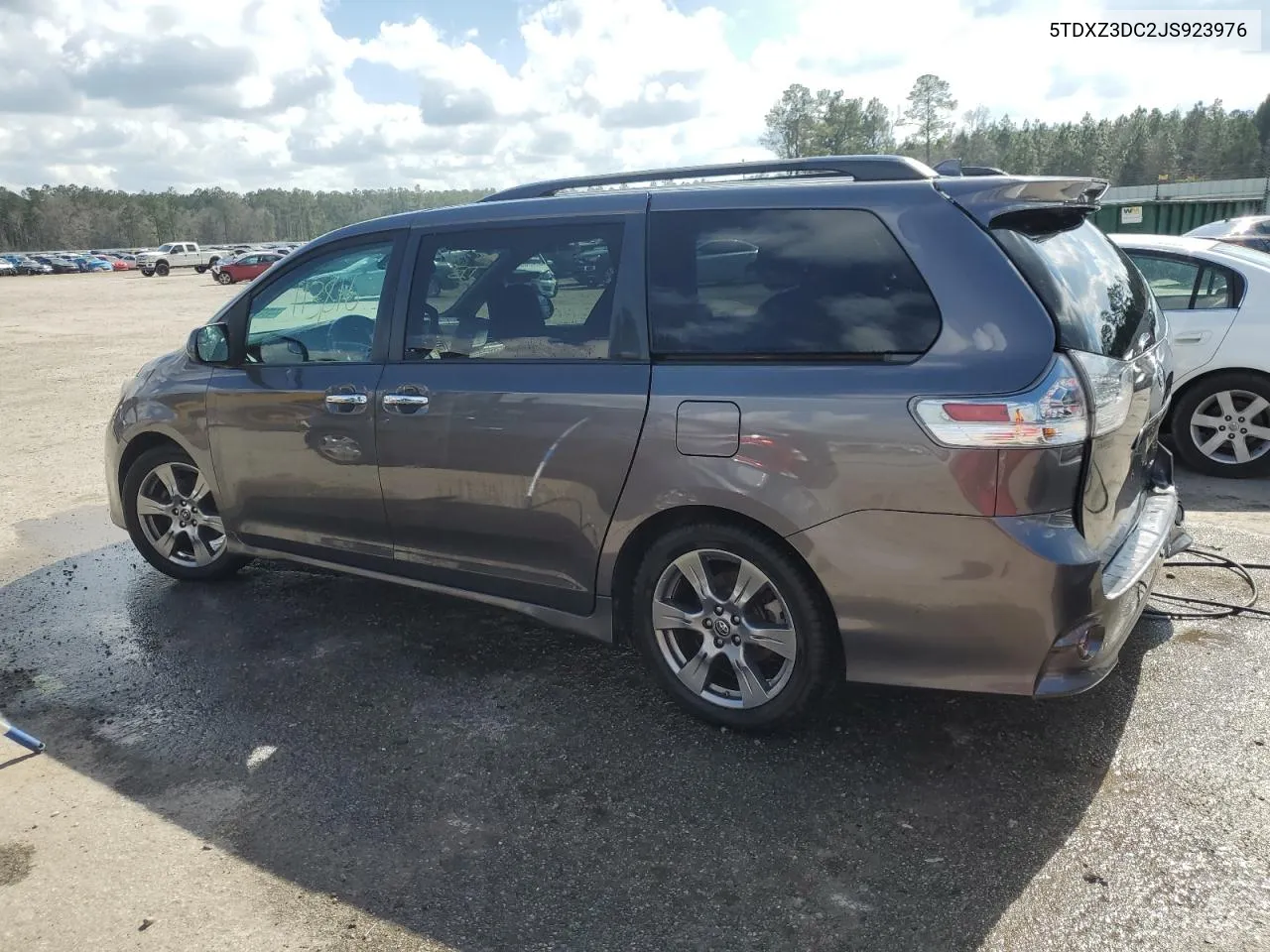 2018 Toyota Sienna Se VIN: 5TDXZ3DC2JS923976 Lot: 44943474