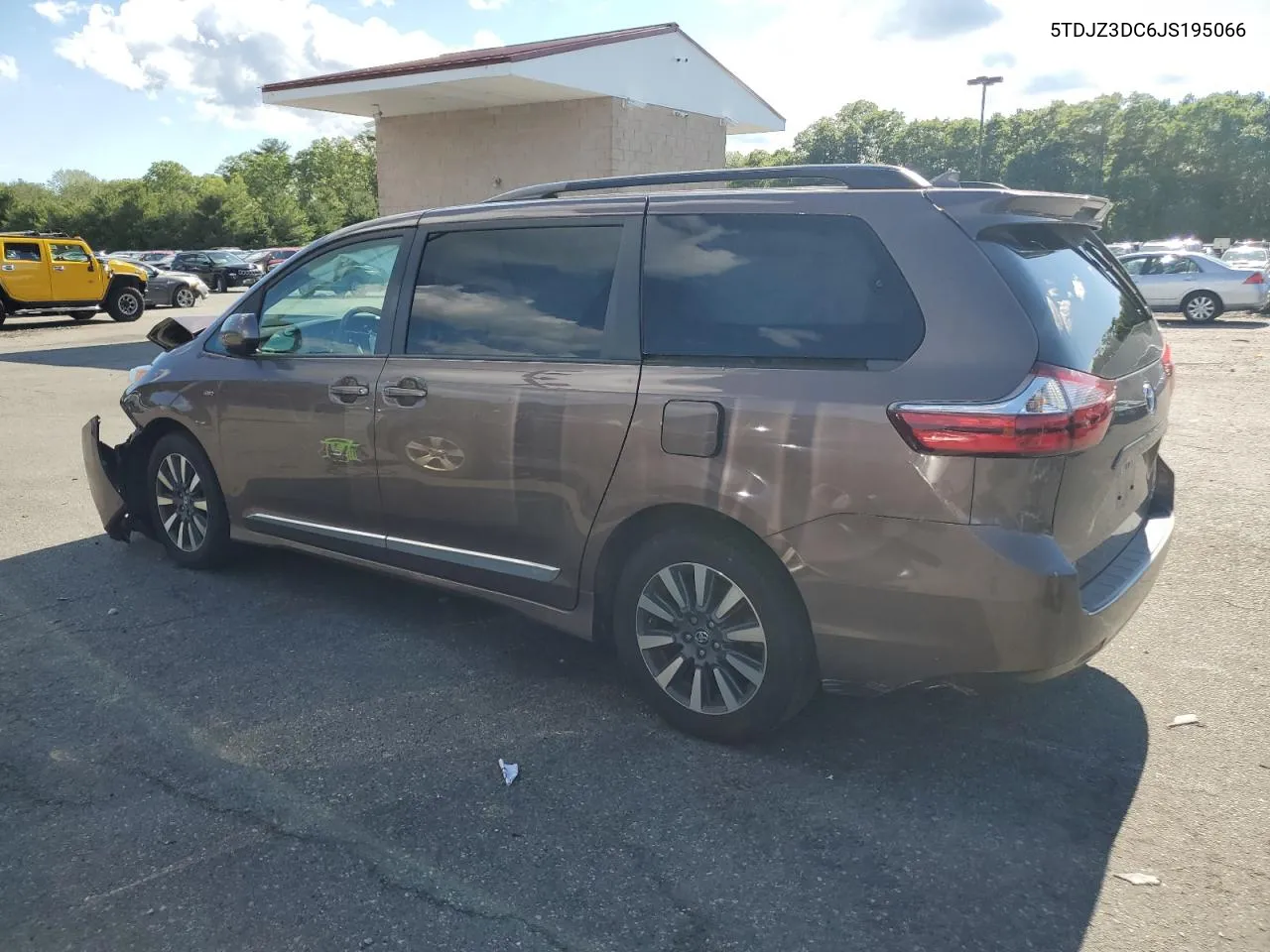 5TDJZ3DC6JS195066 2018 Toyota Sienna Le