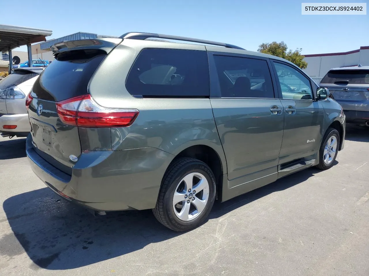 2018 Toyota Sienna Le VIN: 5TDKZ3DCXJS924402 Lot: 61567734