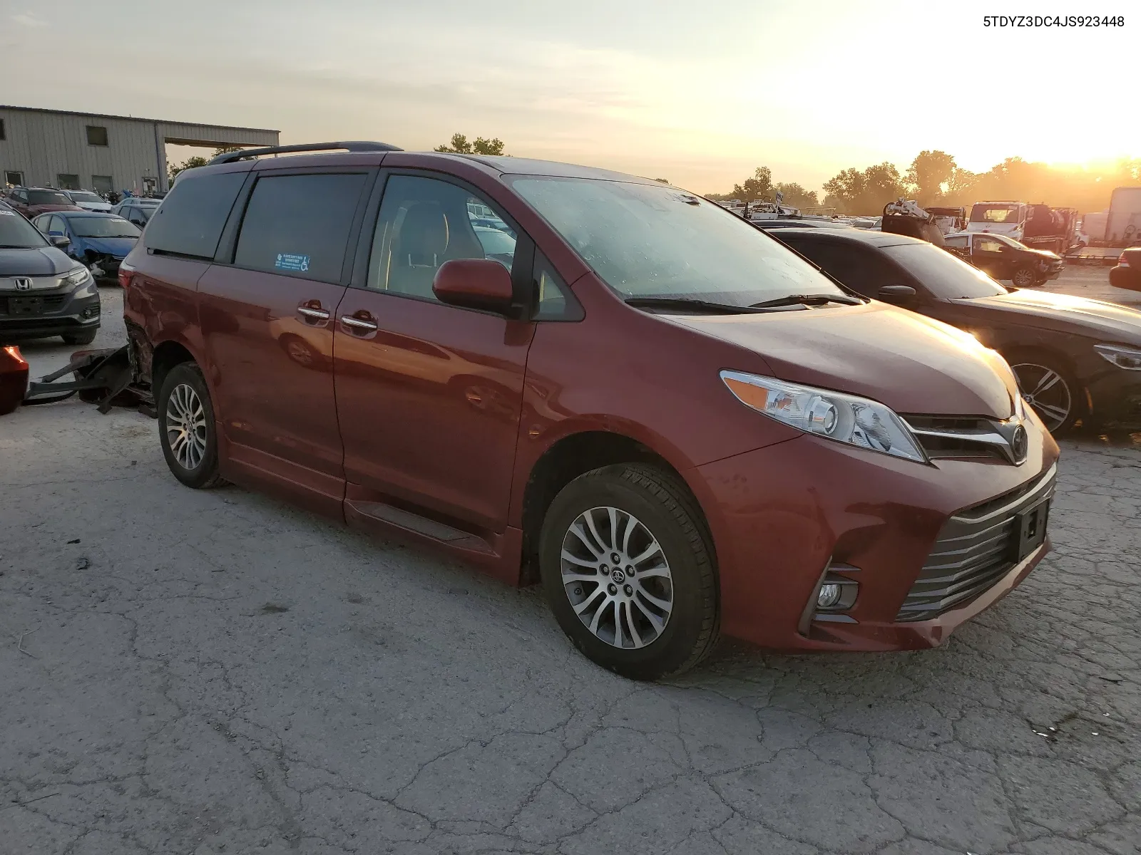 5TDYZ3DC4JS923448 2018 Toyota Sienna Xle