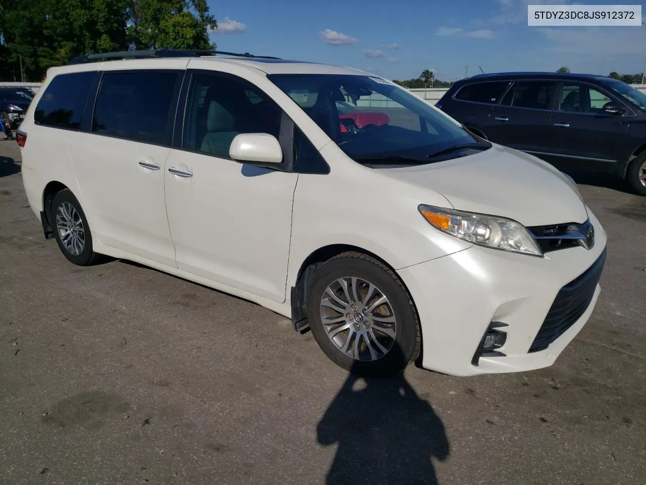 5TDYZ3DC8JS912372 2018 Toyota Sienna Xle