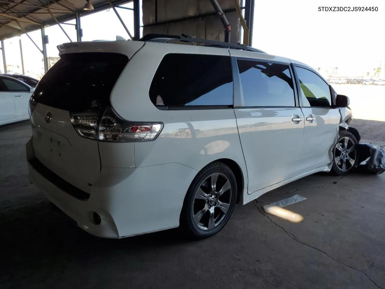 5TDXZ3DC2JS924450 2018 Toyota Sienna Se