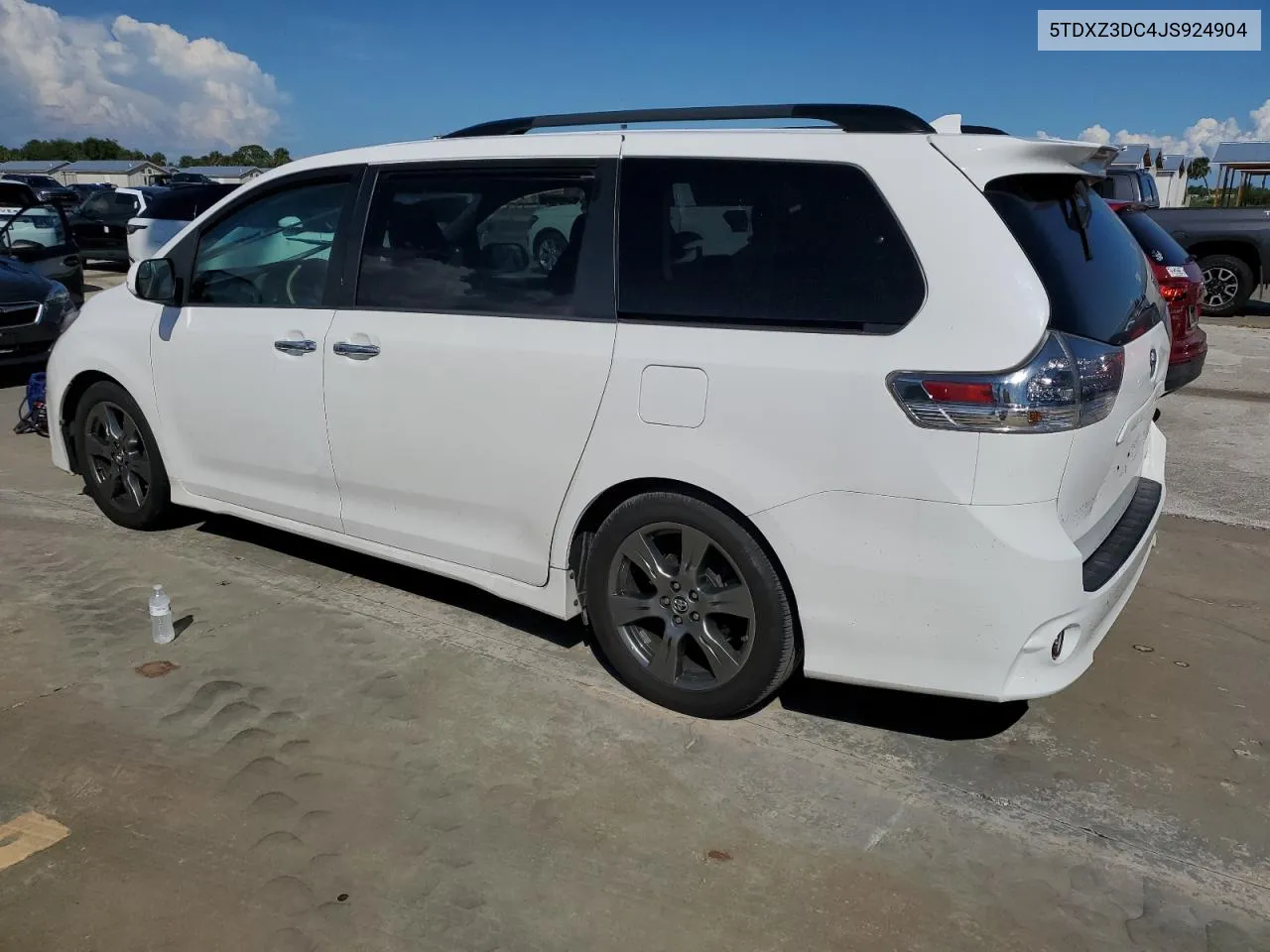 5TDXZ3DC4JS924904 2018 Toyota Sienna Se