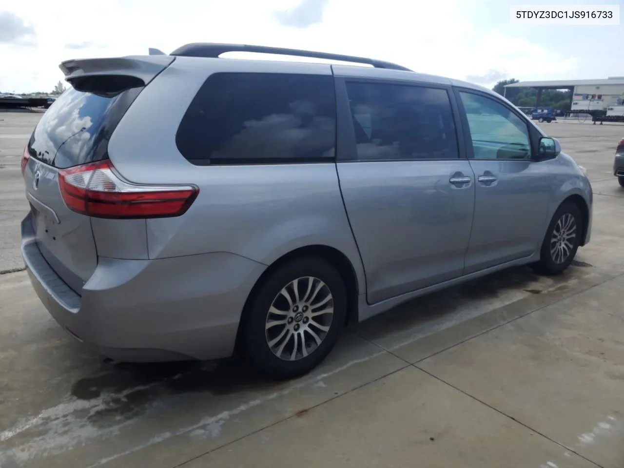 5TDYZ3DC1JS916733 2018 Toyota Sienna Xle