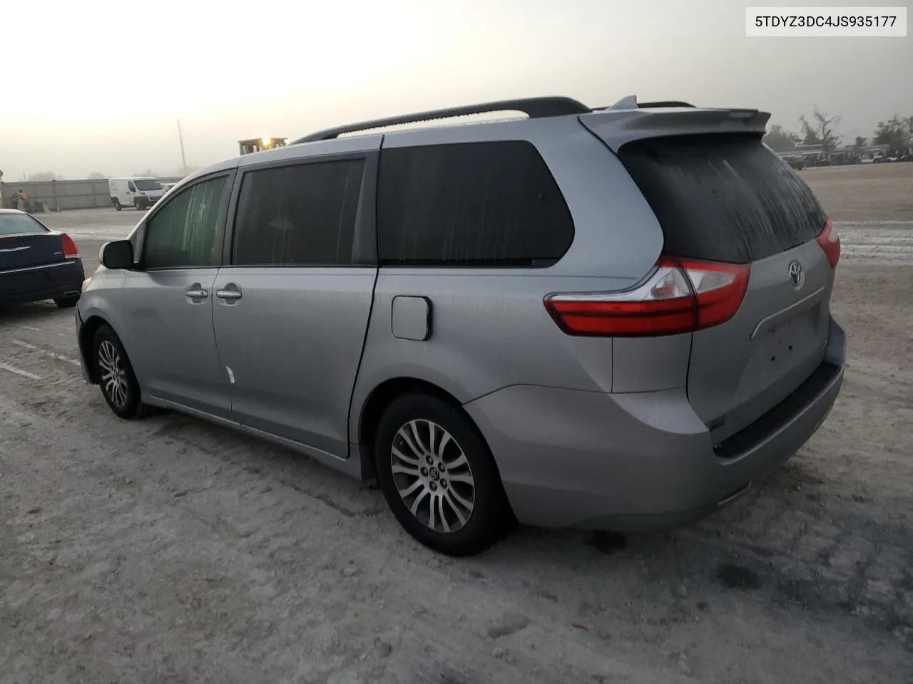 5TDYZ3DC4JS935177 2018 Toyota Sienna Xle