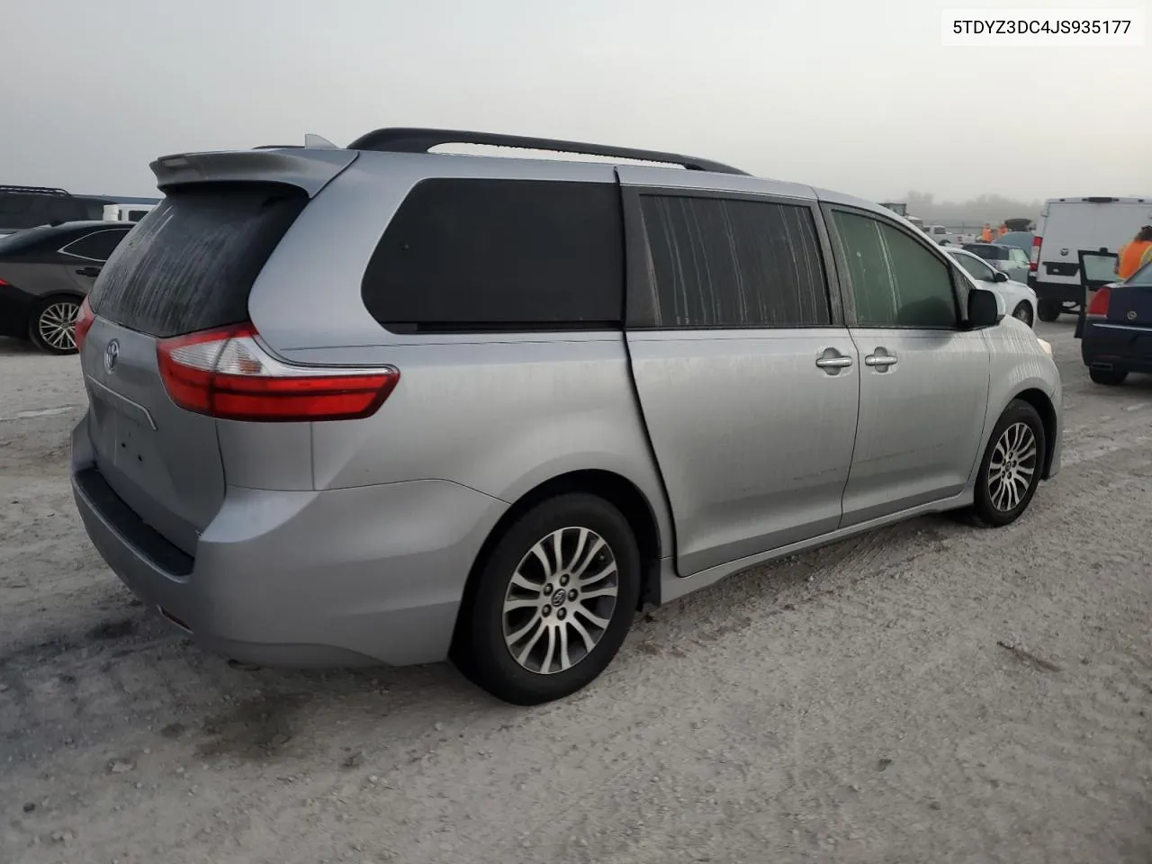 5TDYZ3DC4JS935177 2018 Toyota Sienna Xle