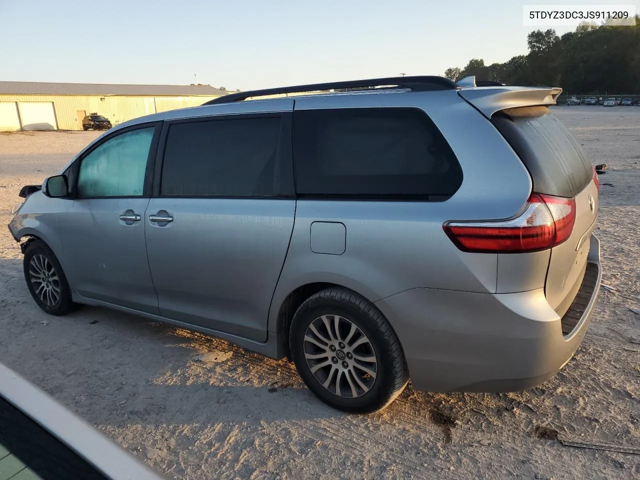 5TDYZ3DC3JS911209 2018 Toyota Sienna Xle