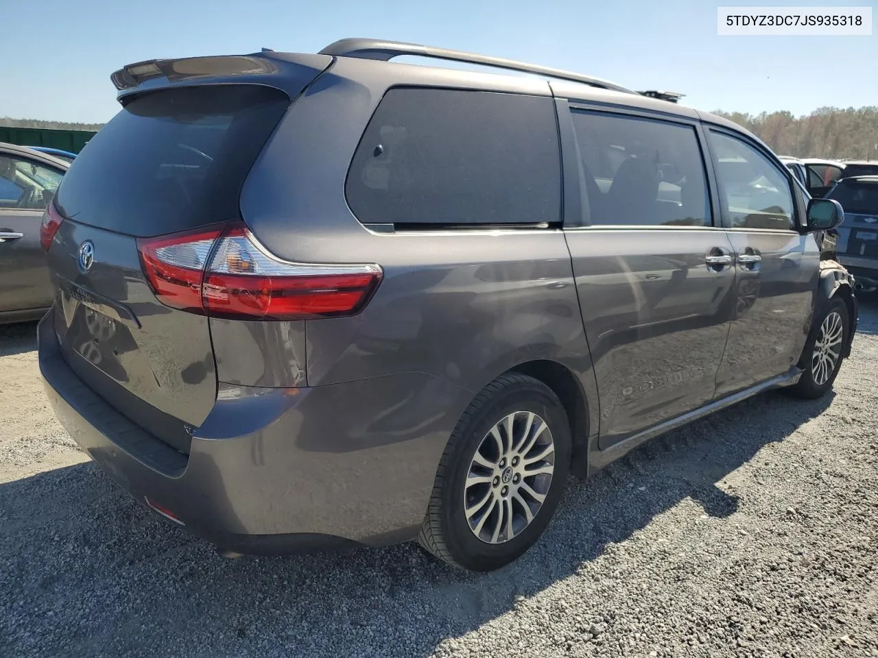 5TDYZ3DC7JS935318 2018 Toyota Sienna Xle