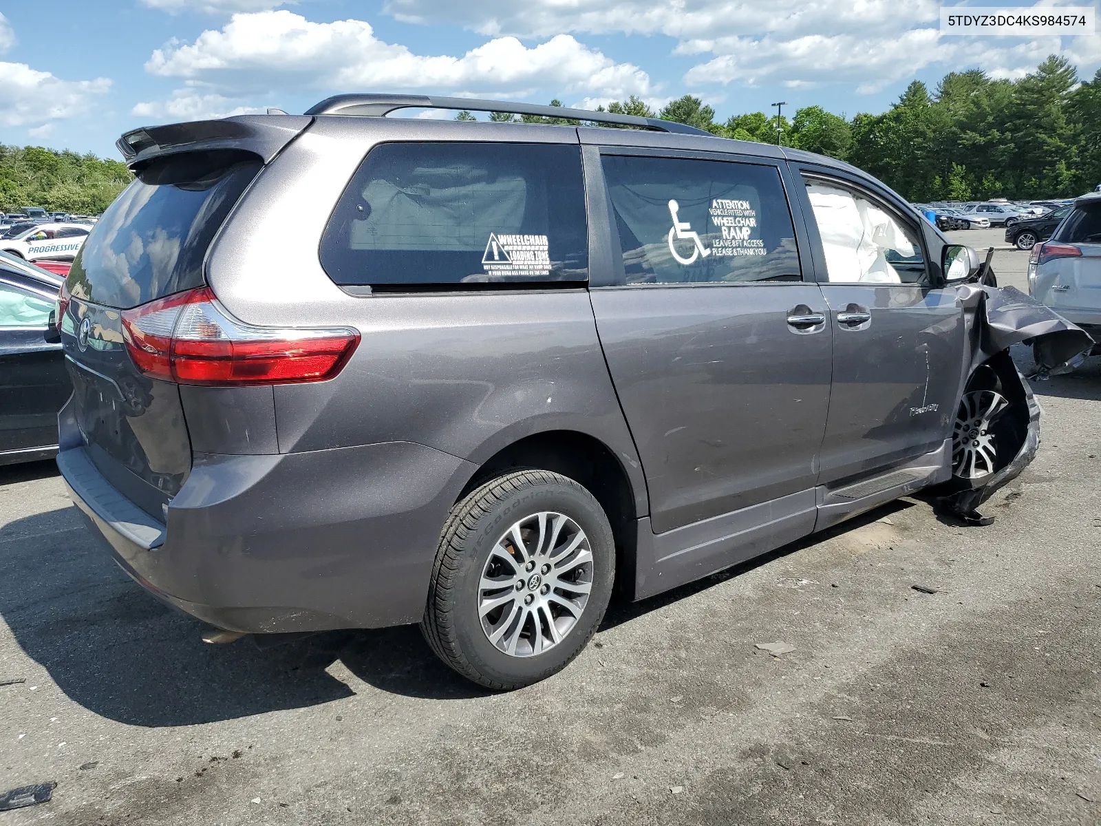 5TDYZ3DC4KS984574 2019 Toyota Sienna Xle