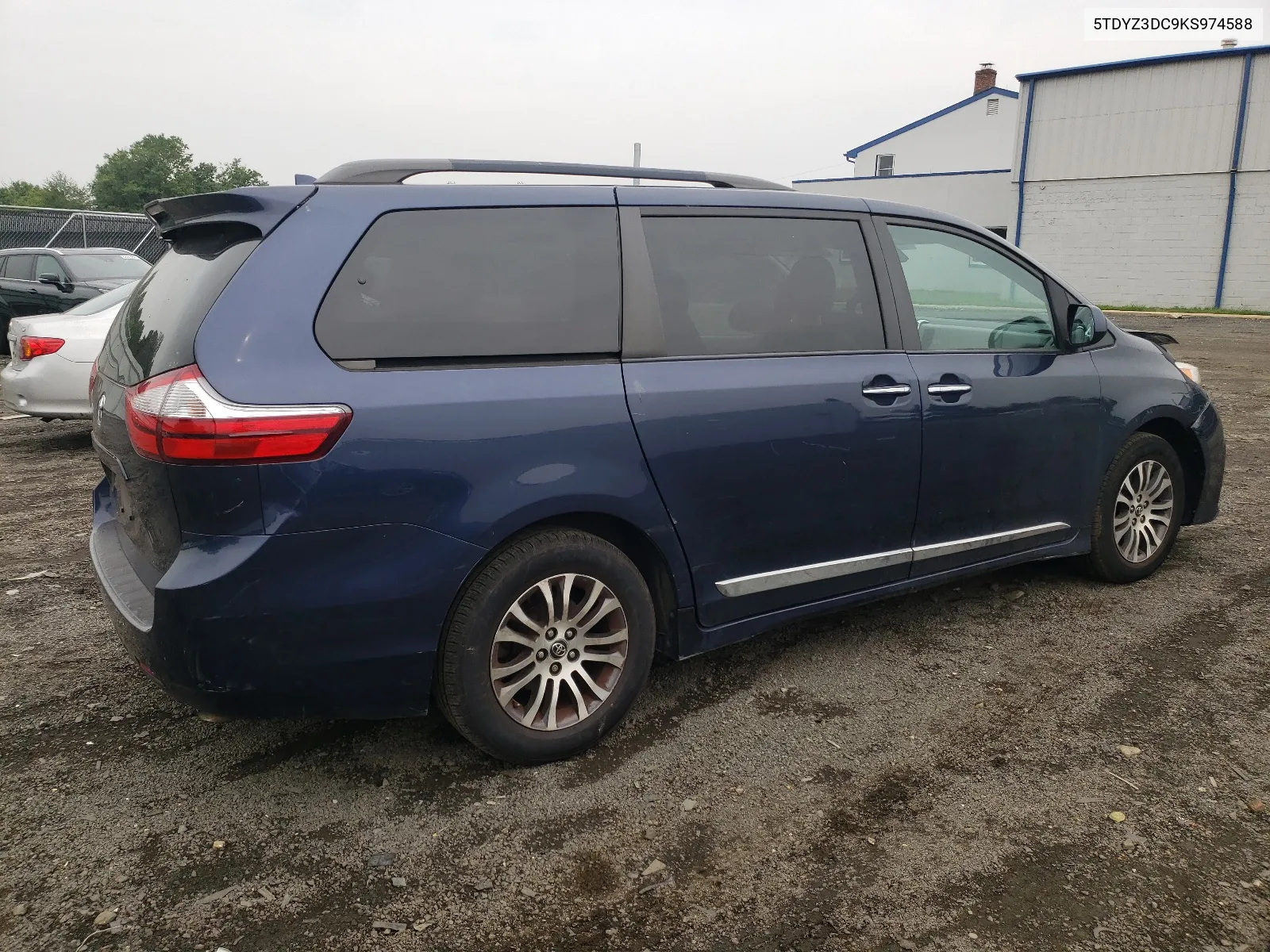 5TDYZ3DC9KS974588 2019 Toyota Sienna Xle