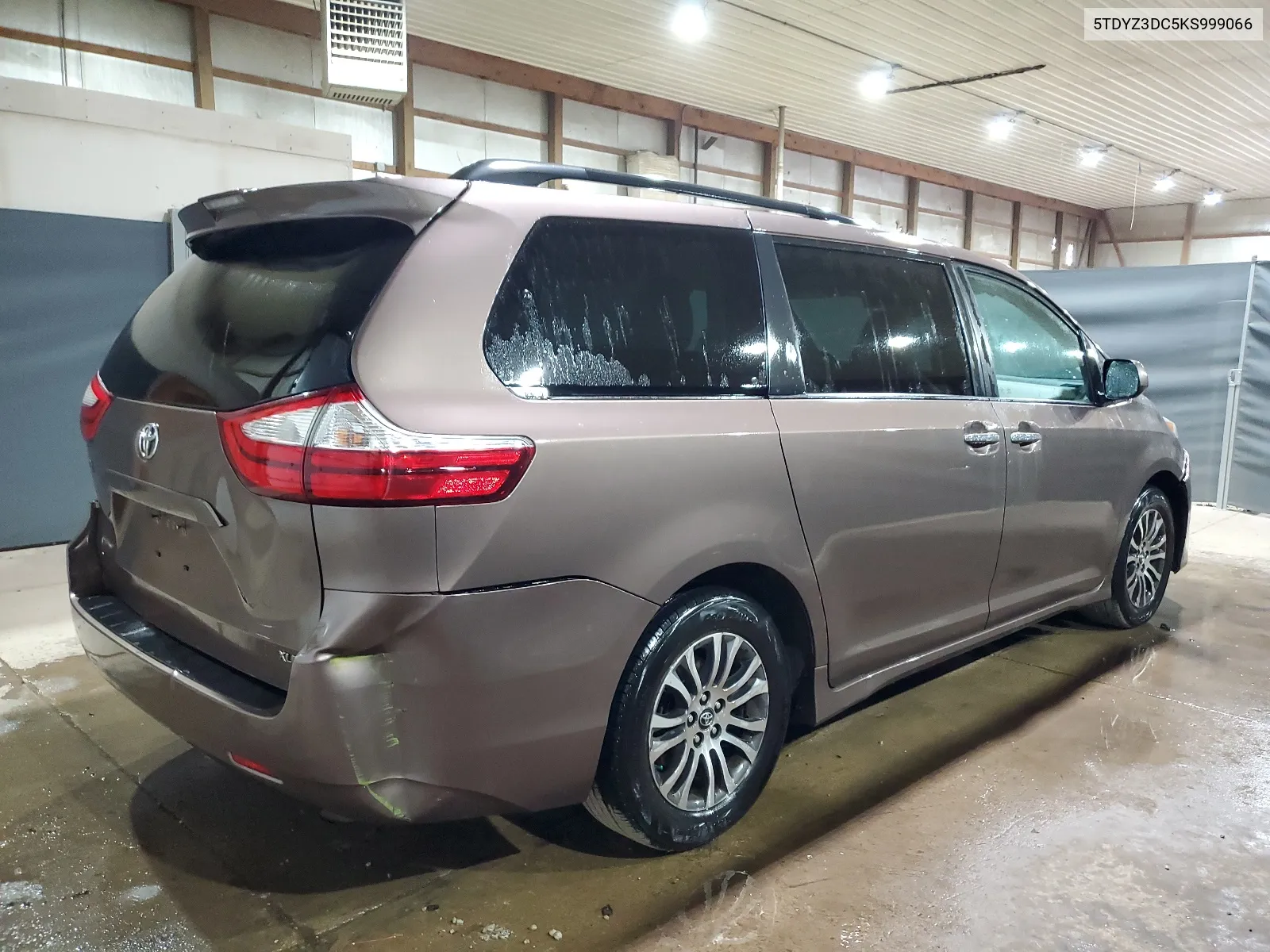 5TDYZ3DC5KS999066 2019 Toyota Sienna Xle