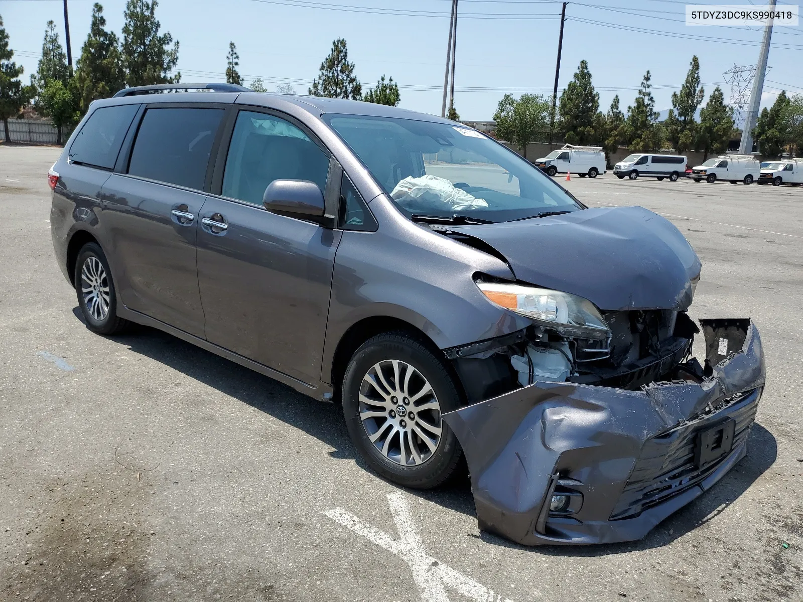 5TDYZ3DC9KS990418 2019 Toyota Sienna Xle