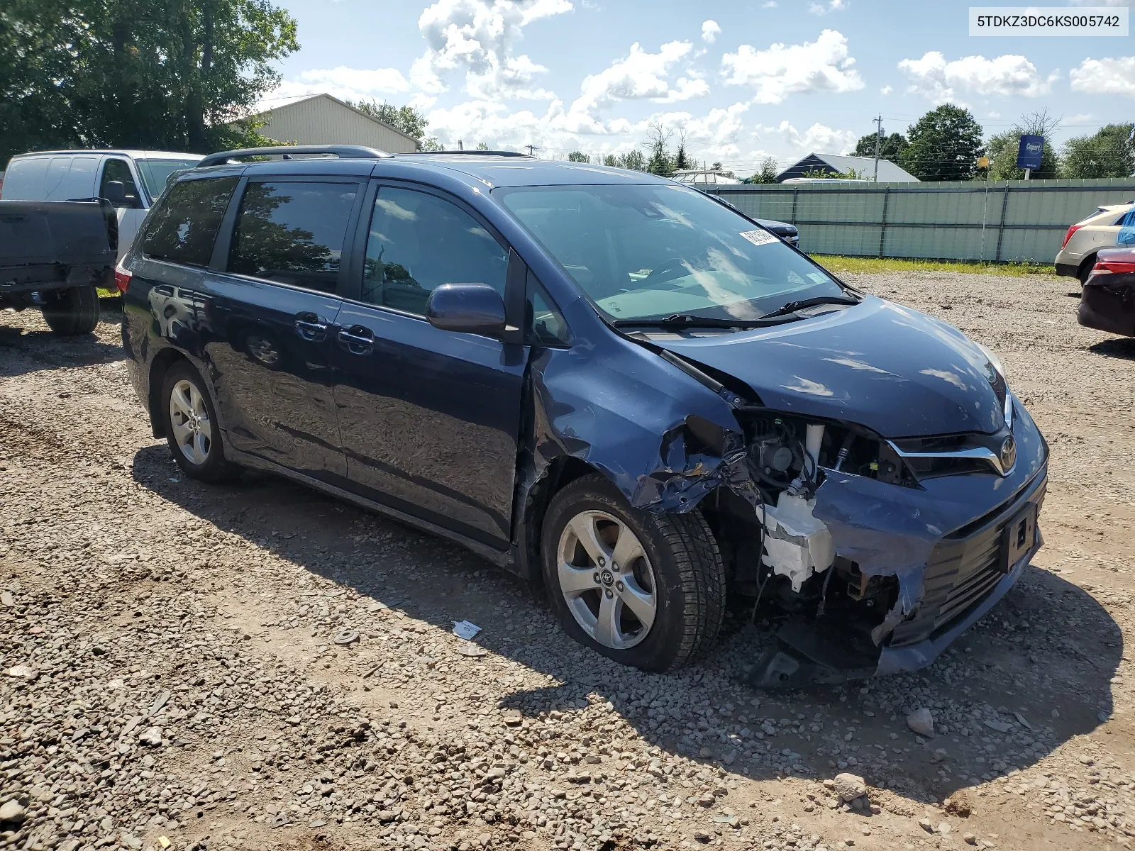 5TDKZ3DC6KS005742 2019 Toyota Sienna Le