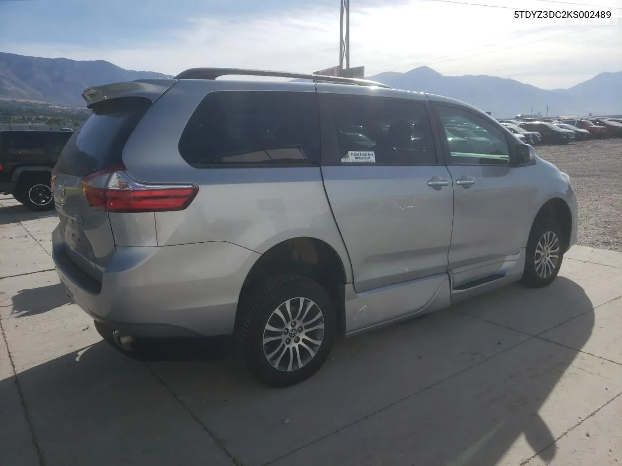 5TDYZ3DC2KS002489 2019 Toyota Sienna Xle