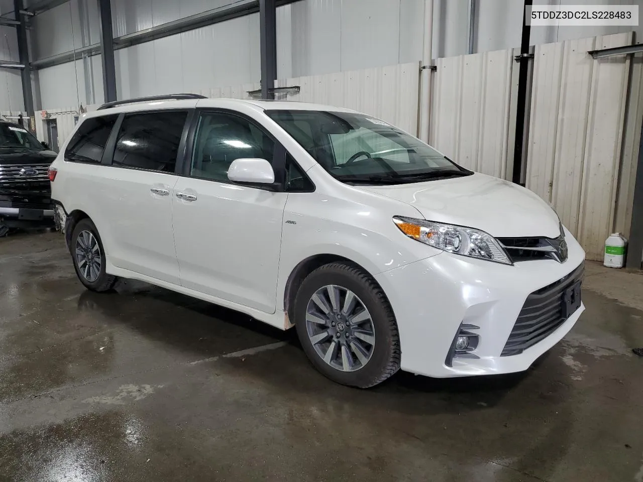 5TDDZ3DC2LS228483 2020 Toyota Sienna Xle