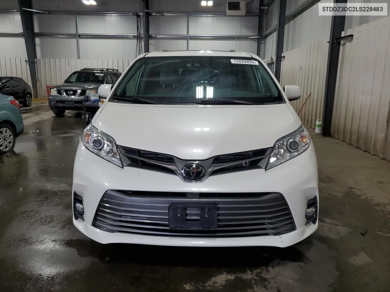 5TDDZ3DC2LS228483 2020 Toyota Sienna Xle