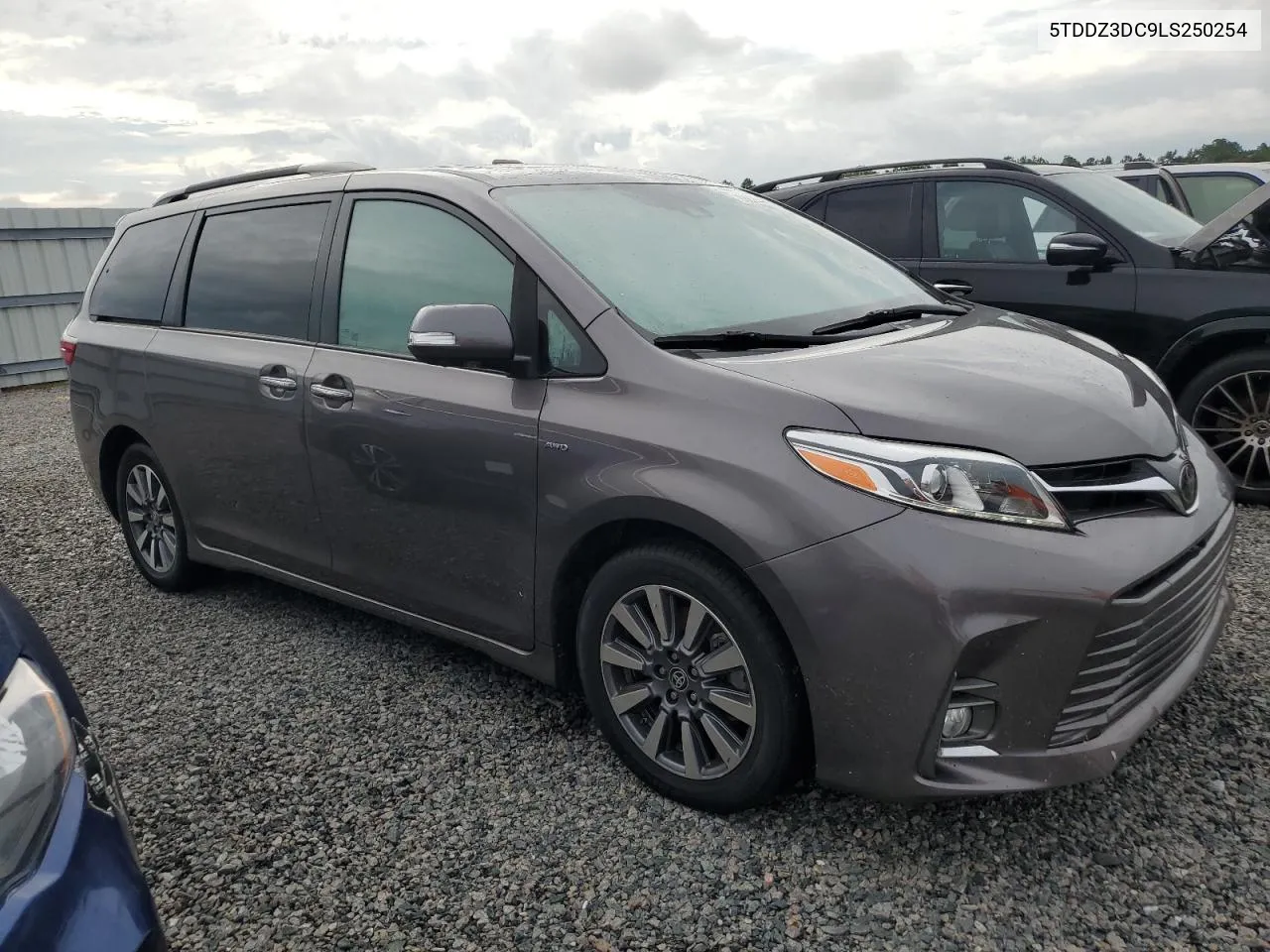 5TDDZ3DC9LS250254 2020 Toyota Sienna Xle