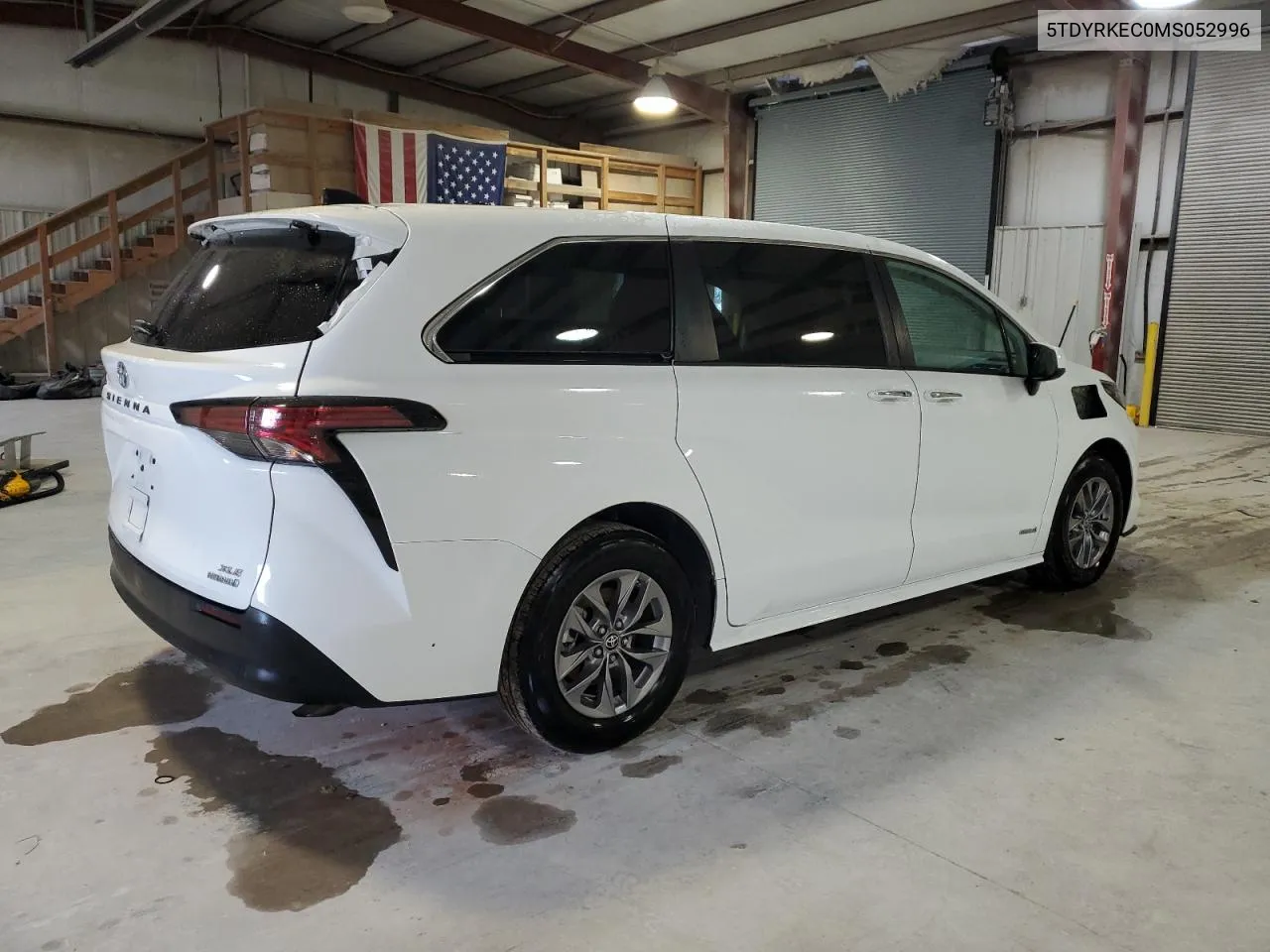 5TDYRKEC0MS052996 2021 Toyota Sienna Xle