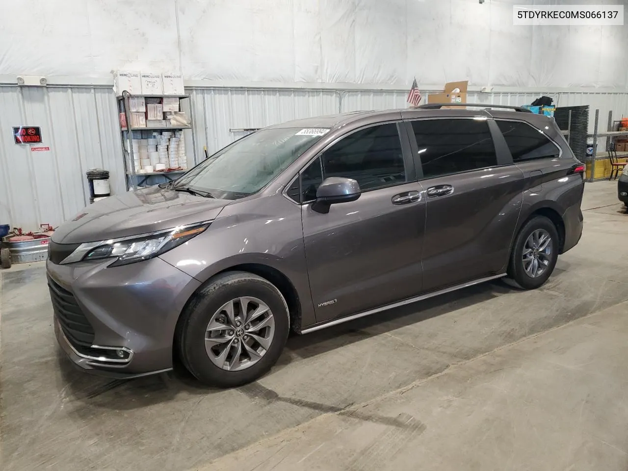 5TDYRKEC0MS066137 2021 Toyota Sienna Xle