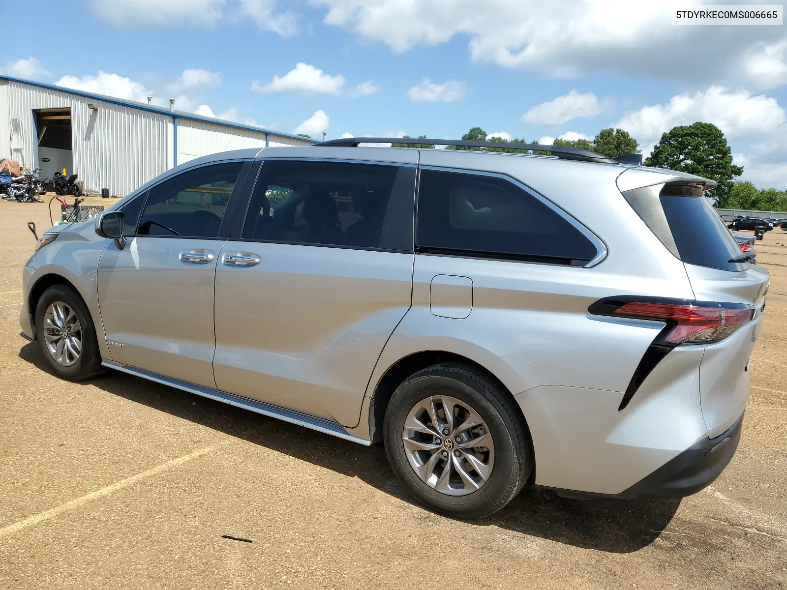 5TDYRKEC0MS006665 2021 Toyota Sienna Xle