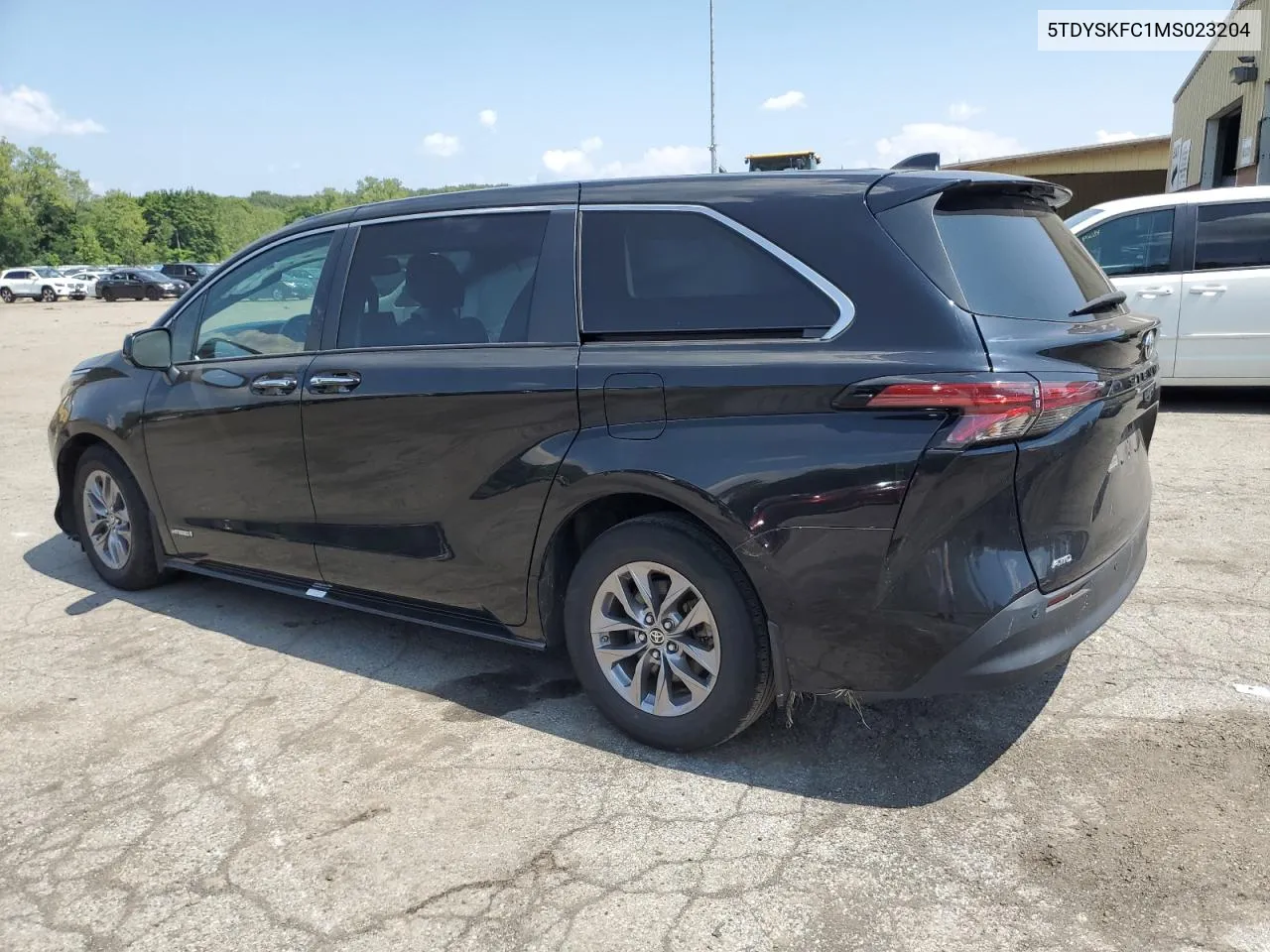 5TDYSKFC1MS023204 2021 Toyota Sienna Xle