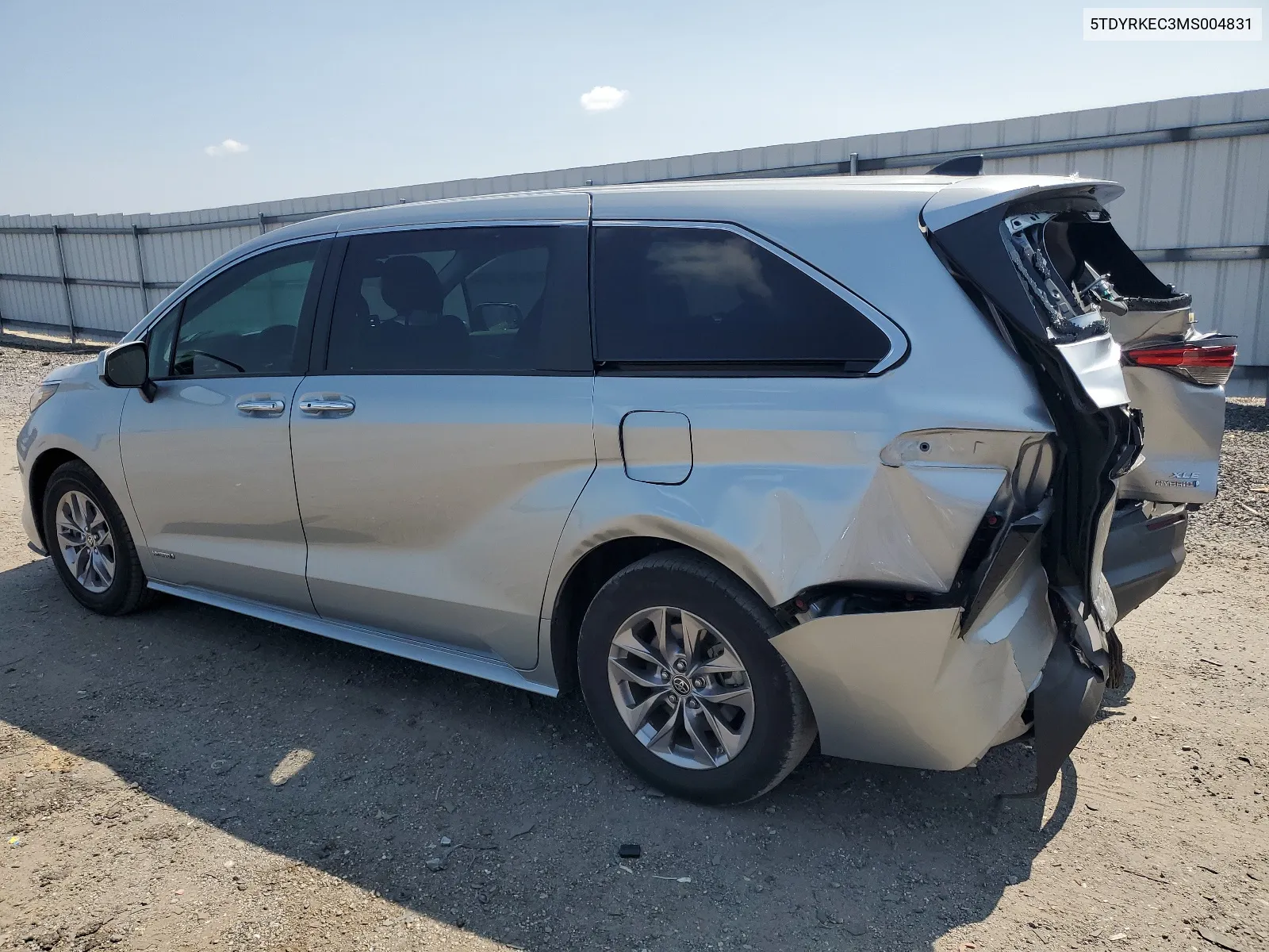 5TDYRKEC3MS004831 2021 Toyota Sienna Xle