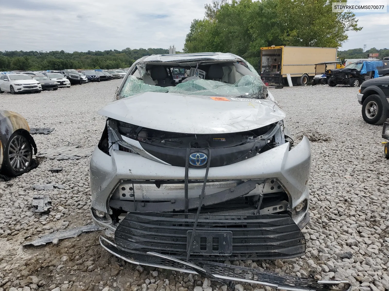 5TDYRKEC6MS070077 2021 Toyota Sienna Xle