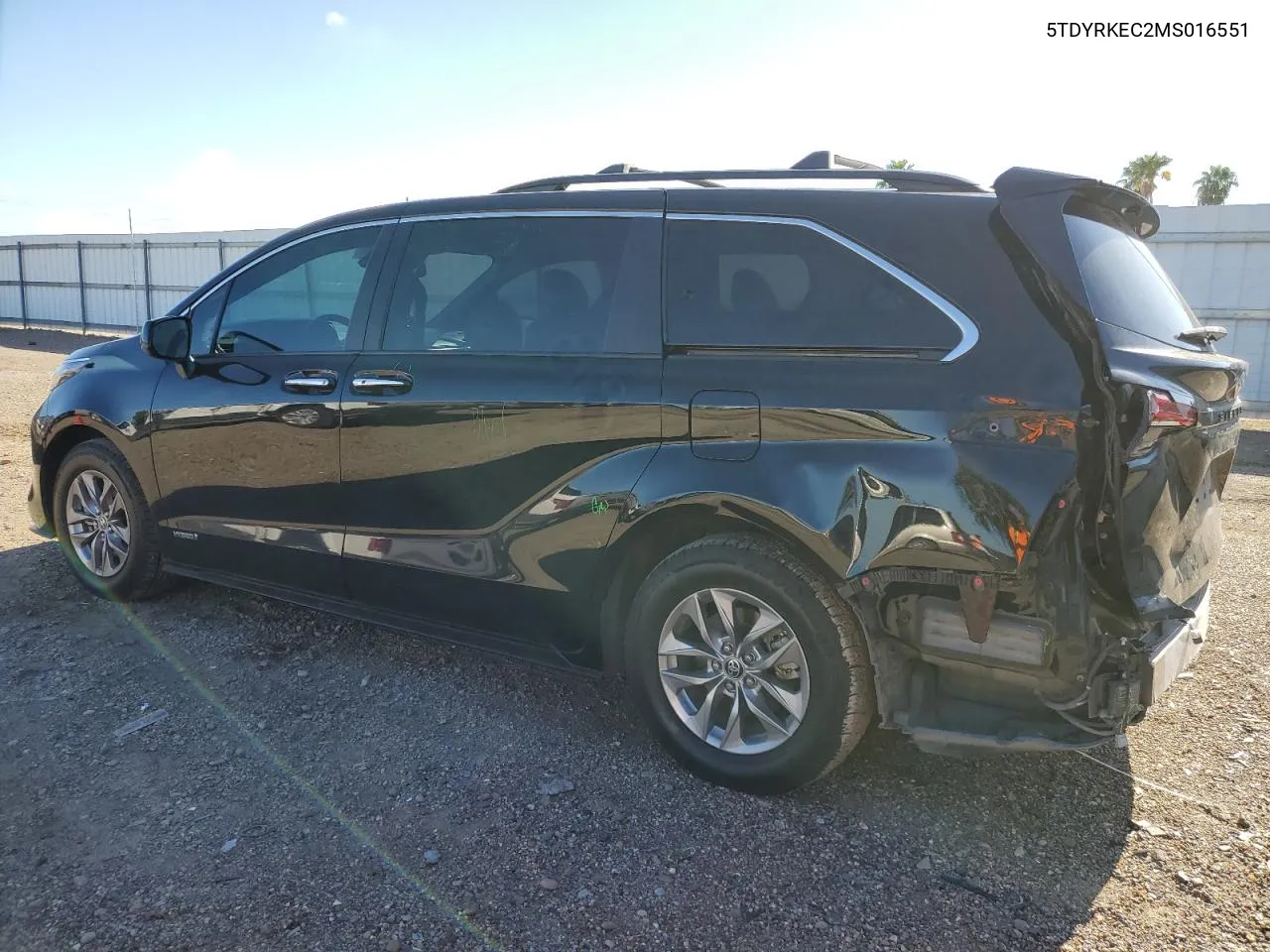 5TDYRKEC2MS016551 2021 Toyota Sienna Xle