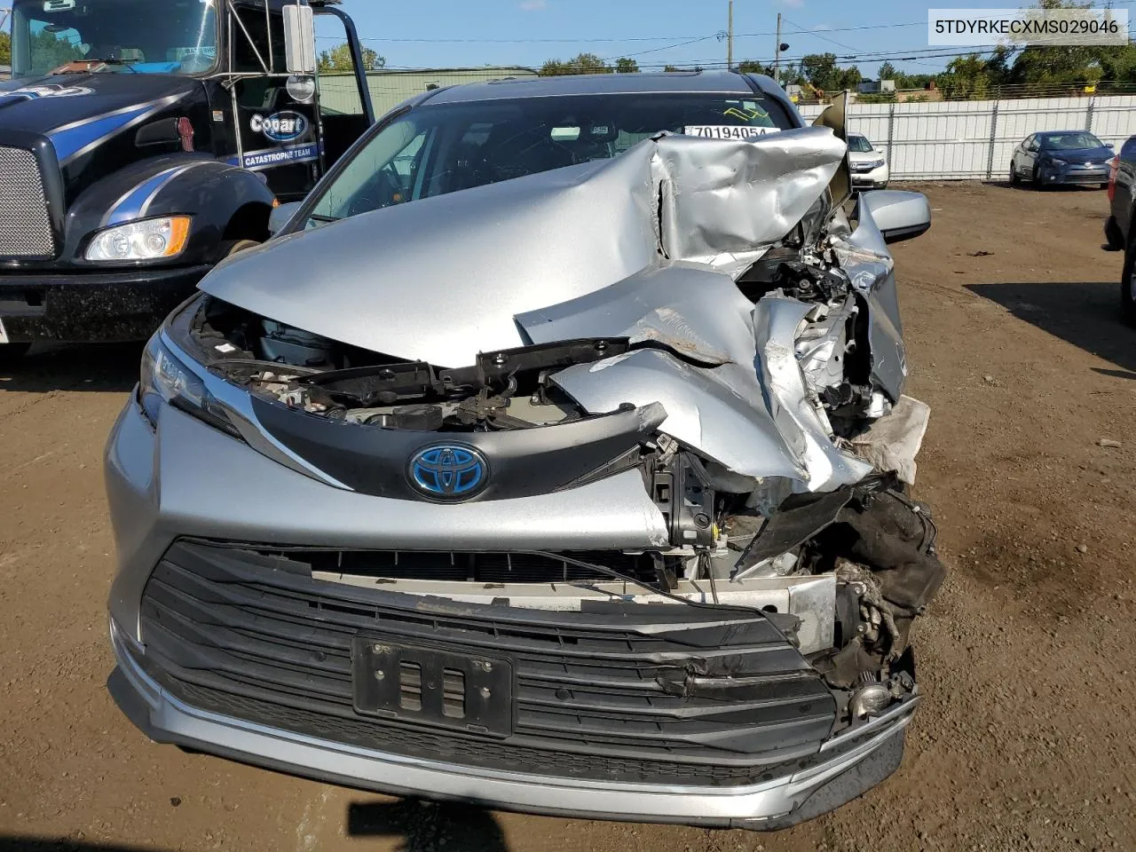 5TDYRKECXMS029046 2021 Toyota Sienna Xle