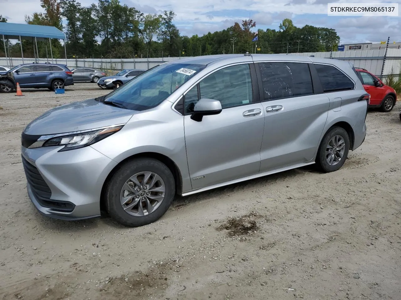 2021 Toyota Sienna Le VIN: 5TDKRKEC9MS065137 Lot: 70456014