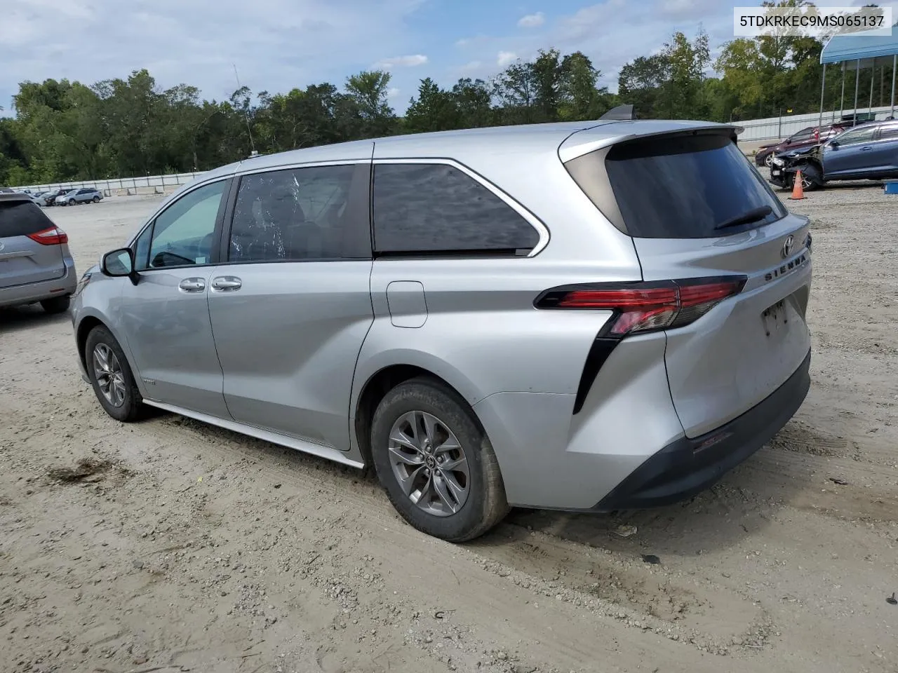 2021 Toyota Sienna Le VIN: 5TDKRKEC9MS065137 Lot: 70456014