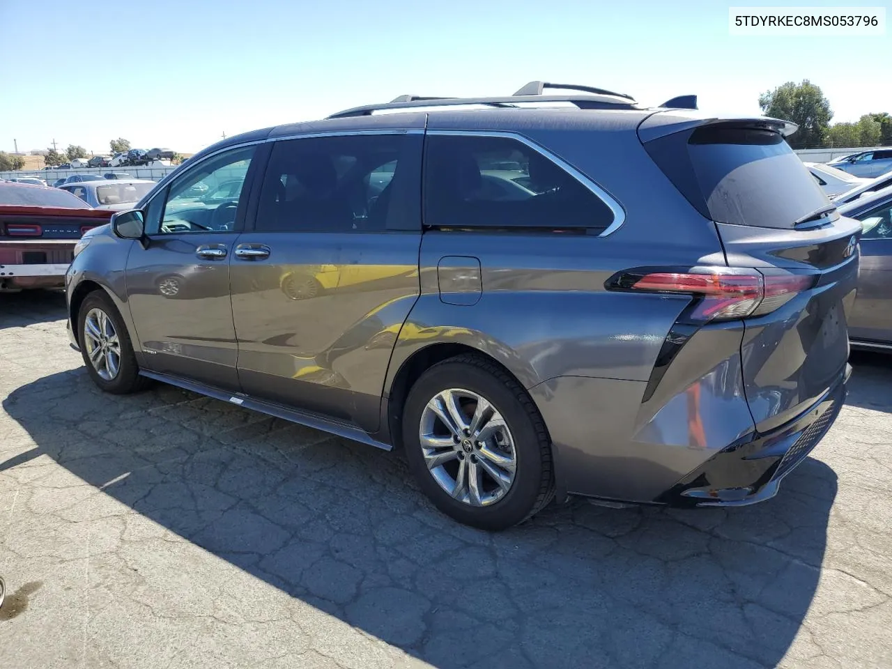 5TDYRKEC8MS053796 2021 Toyota Sienna Xle